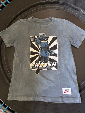 Nike Gray Graphic 'Swoosh' Short Sleeve T-Shirt, youth medium